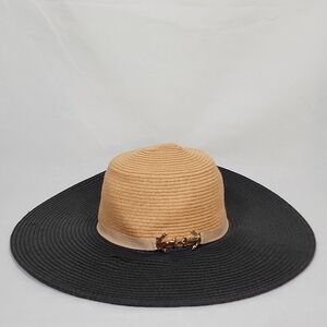 ♥️AUGUST hat company